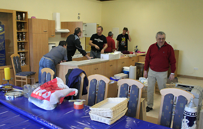 Einr�umaktion im Neuen S�ngerheim