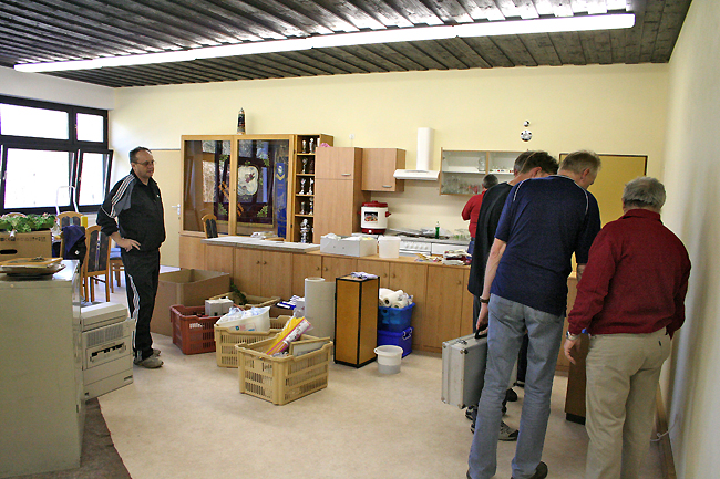 Einr�umaktion im Neuen S�ngerheim