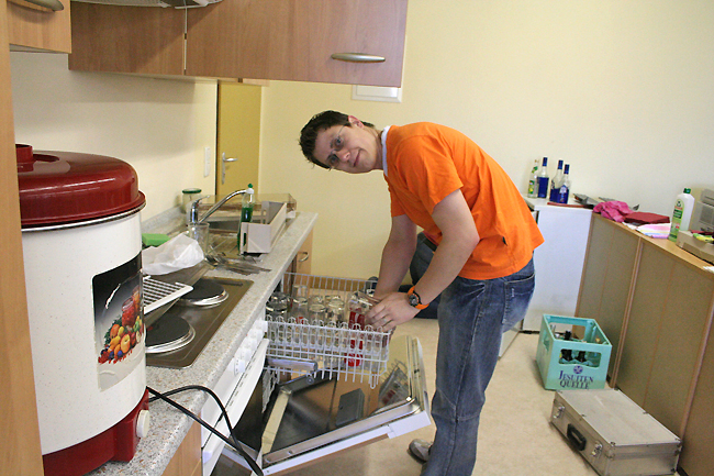 Einr�umaktion im Neuen S�ngerheim