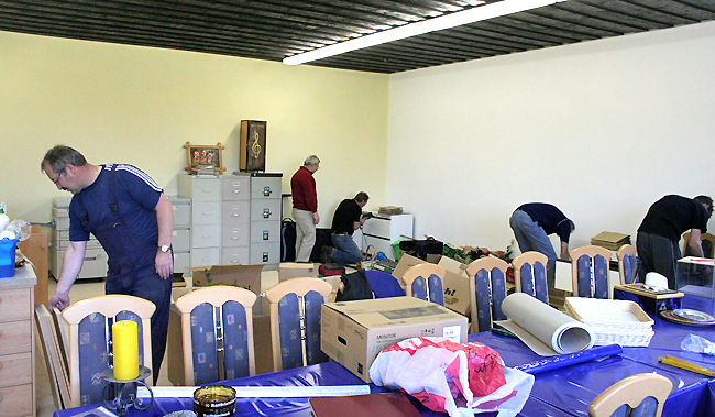 Einr�umaktion im Neuen S�ngerheim