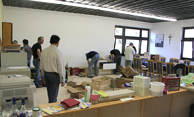 Einr�umaktion im Neuen S�ngerheim