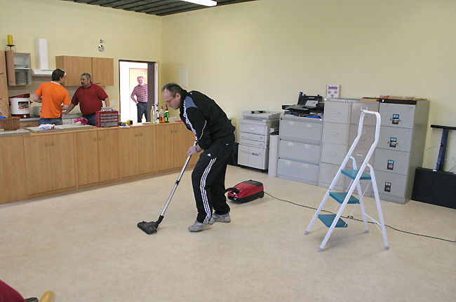 Einr�umaktion im Neuen S�ngerheim