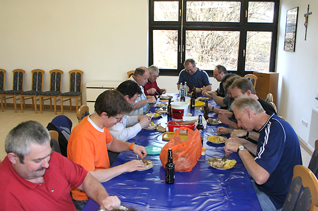 Einr�umaktion im Neuen S�ngerheim