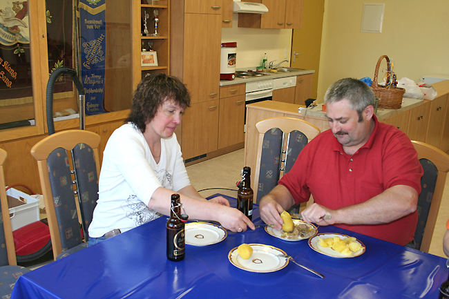 Einr�umaktion im Neuen S�ngerheim