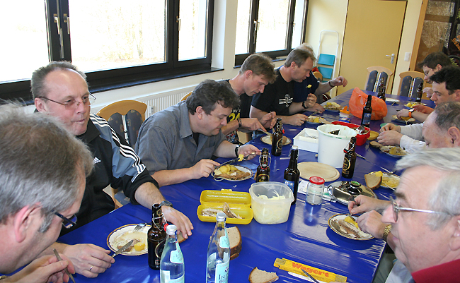 Einr�umaktion im Neuen S�ngerheim