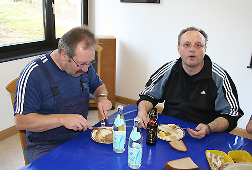 Einr�umaktion im Neuen S�ngerheim