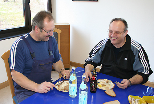 Einr�umaktion im Neuen S�ngerheim