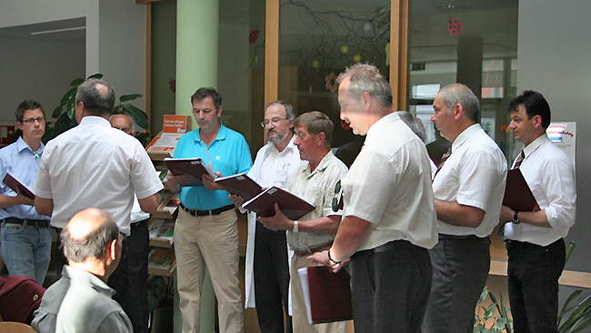 Scheck�bergabe an "zweitesLEBENe.v."