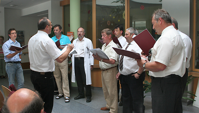 Scheck�bergabe an "zweitesLEBENe.v."