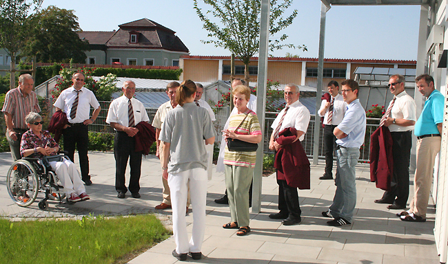 Scheck�bergabe an "zweitesLEBENe.v."