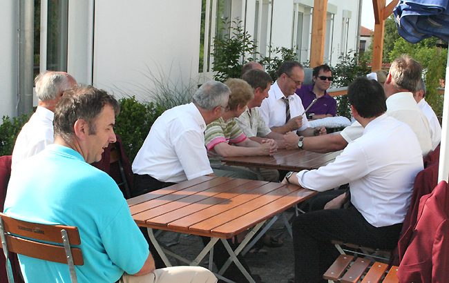 Scheck�bergabe an "zweitesLEBENe.v."