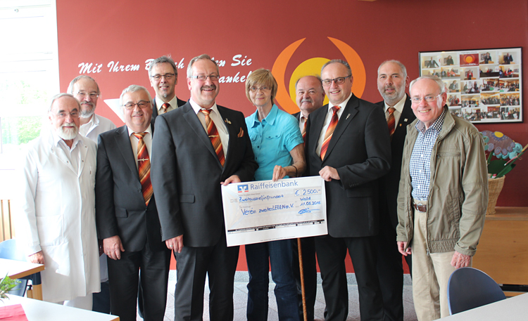 Spenden&uuml;bergabe an Verein zweites Leben