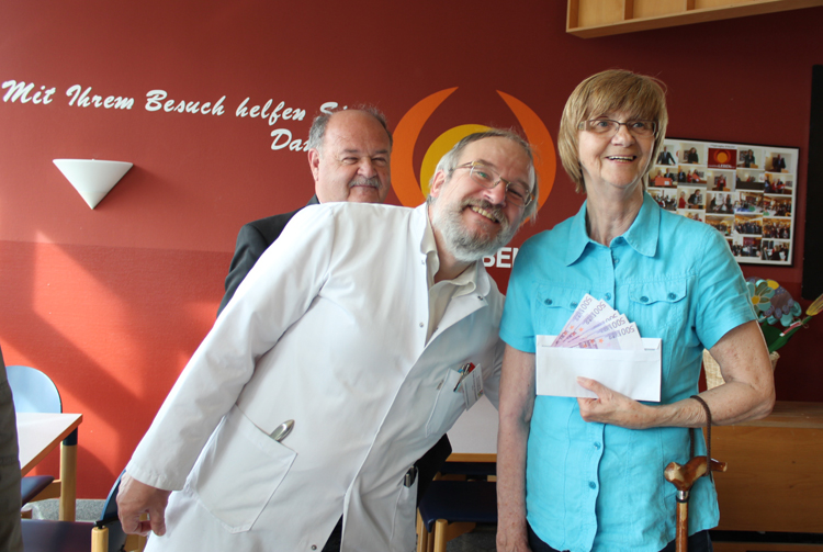 Spenden&uuml;bergabe an Verein zweites Leben