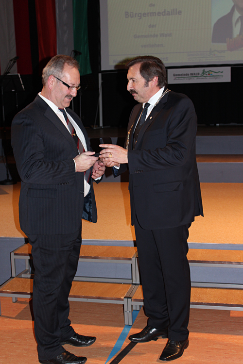 B�rgermedaillie f�r Schwank Dieter