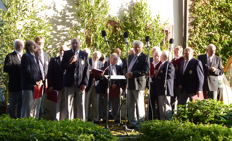 MGV Wald beim Schlo&szlig;hofsingen in Waldm&uuml;nchen