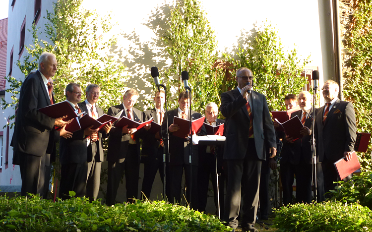 MGV Wald beim Schlo&szlig;hofsingen in Waldm&uuml;nchen
