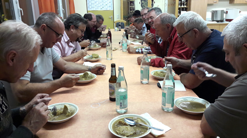 Singstunde mit  Schwammerlbr&uuml;hverk&ouml;stigung