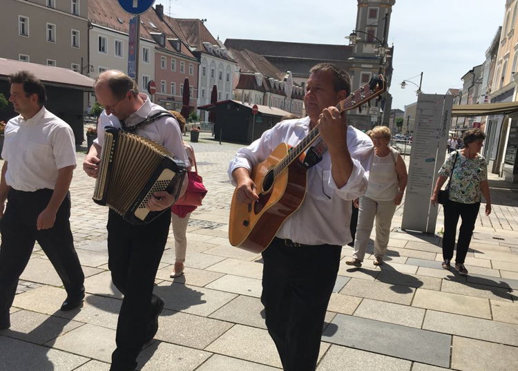 Kirchengestaltung in Deggendorf bei Pfr. Neidl