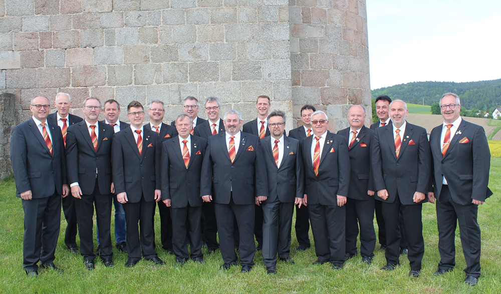 MGV Mariensingen mit dem Chor HoamaTakt  in Sch&ouml;nfeld