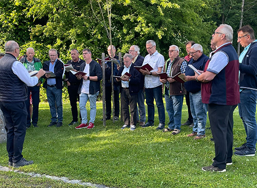 MGV Wald - Musikalische gestaltung der Maiandacht an der Karl-Fl�gl-Kapelle