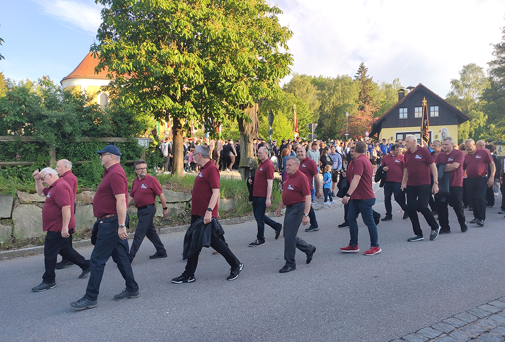 MGV-Wald beim Einzug der Vereine zum Pfingstfest in Hetzenbach