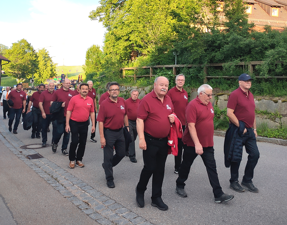 MGV-Wald beim Einzug der Vereine zum Pfingstfest in Hetzenbach
